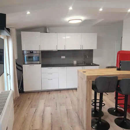 شقة Rue Du Vieux Chateau - Beau F2 Avec Vue Exceptionnelle - Refait A Neuf *